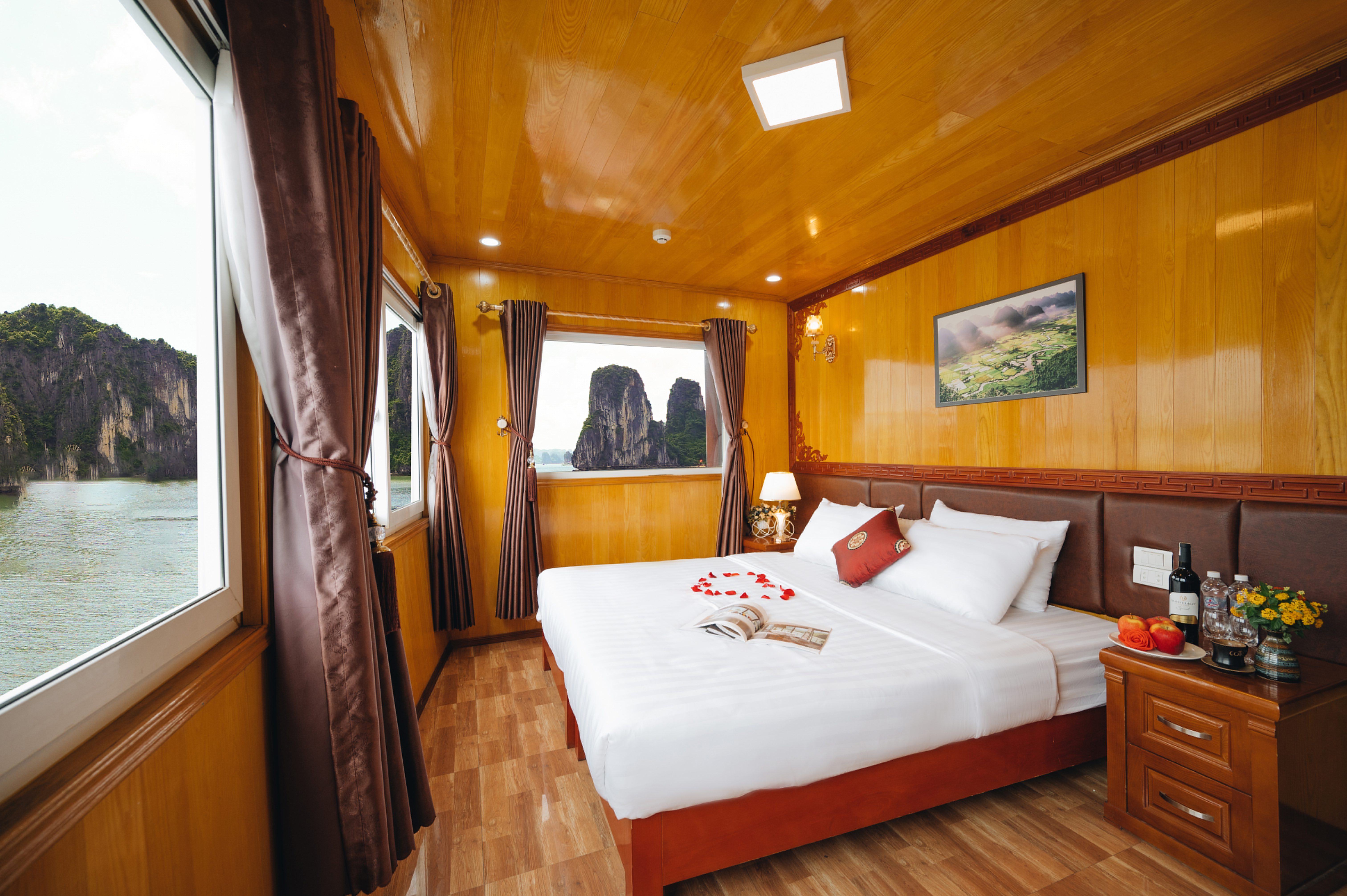 SUNLIGHT PREMIUM CRUISE 3 DAYS 2 NIGHTS.